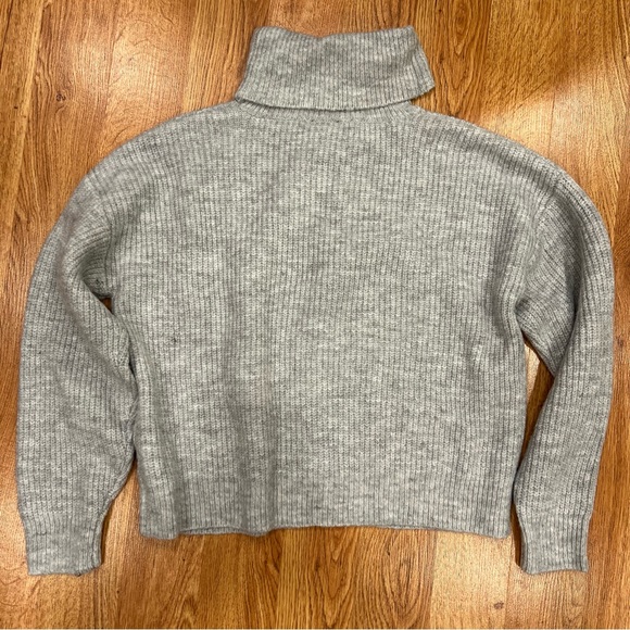 🩶 BEBE Lace tie front grey chunky knit turtleneck winter sweater Medium - Picture 5 of 6